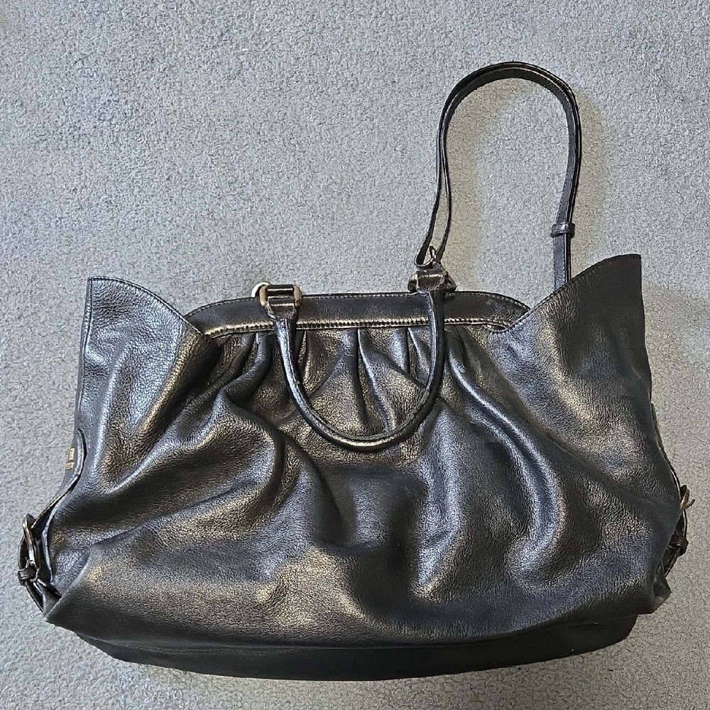 Fendi black leather borsa doctor bag.